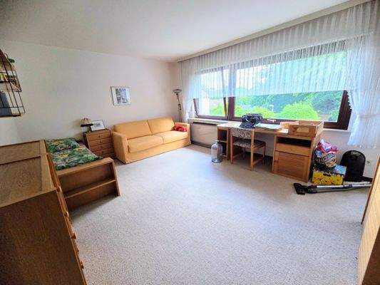 großes Kinder/Arbietszimmer EG