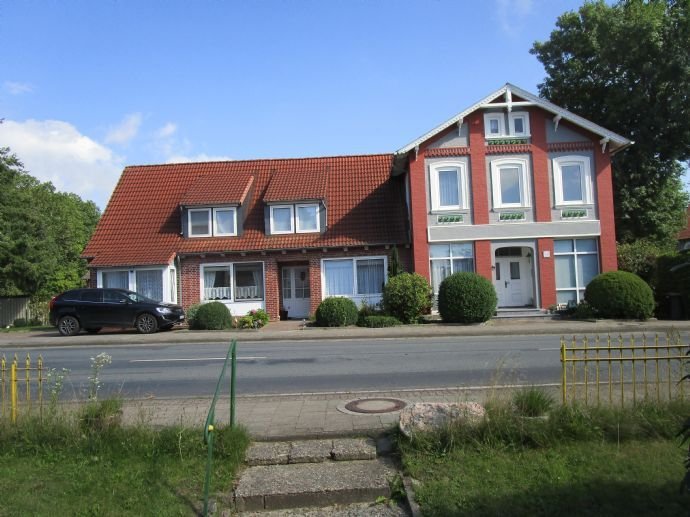 Ihlienworth bei Nordseebad Otterndorf, Für Kapitalanleger gepflegtes Dreifamilienhaus mit Garage & Garten sowie Gartenhaus.