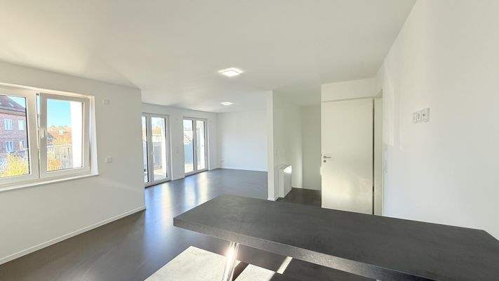 Erdgeschoss - Blick aus der offenen Küche ins Wohn- und Esszimmer