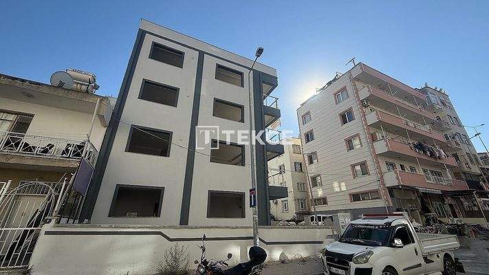 Newly-Built Apartments in a Building with Lift in Kuşadası Aydın