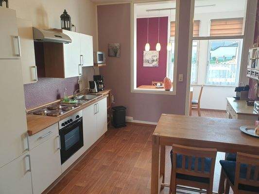 Küche mit EBK und Essecke