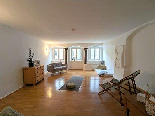 &quot;Belle Etage&quot; mit hellem Wohnzimmer