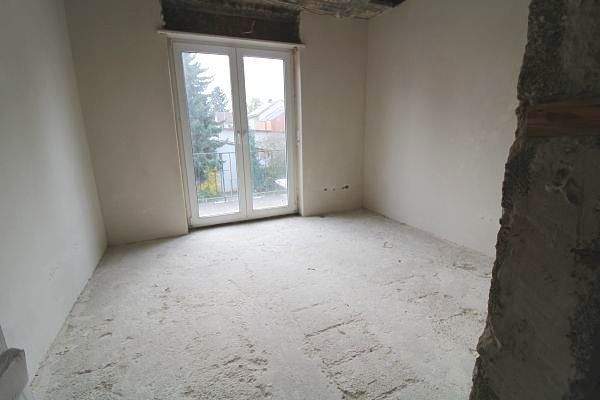 OG Zimmer mit Balkon.JPG