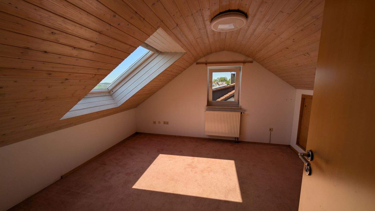 Schlafzimmer 3 im 2. DG – Eigentumswohnung mit Fernsicht