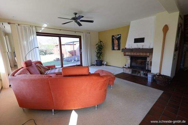 Wohnzimmer und Kamin