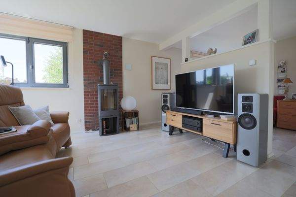 Gemütlicher Wohnbereich mit Kamin