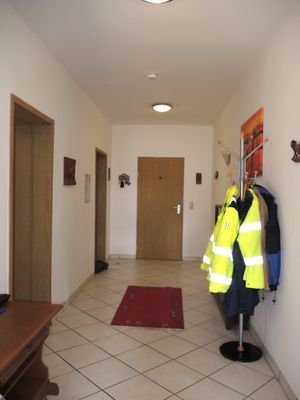 Flur/Blickrichtung Eingangsbereich