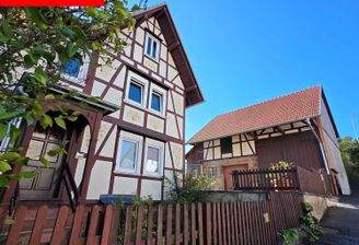 Ansicht Wohnhaus und Scheune