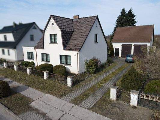 Haus mit Doppelgarage.JPG