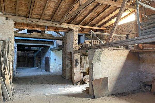 Großes Scheunengebäude