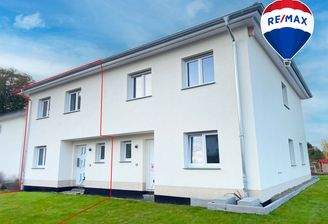 Doppelhaushälfte links mit Terrasse