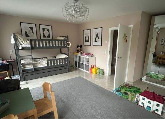 Großes Kinderzimmer