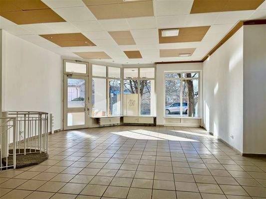 Die Verkaufs-/ Büro-/ Praxisfläche