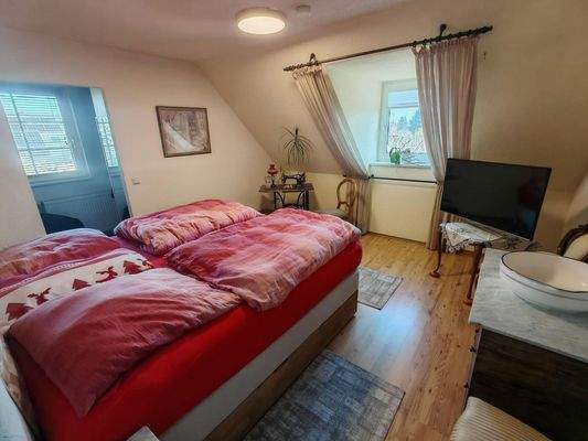 Schlafzimmer Eltern DG