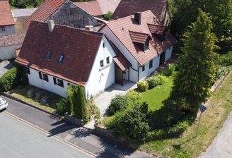 Anwesen mit 2 Häusern