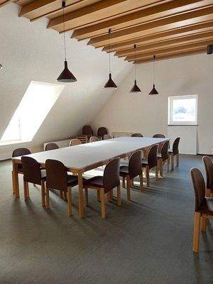 2. OG Versammlungsraum_ Großraumbüro b