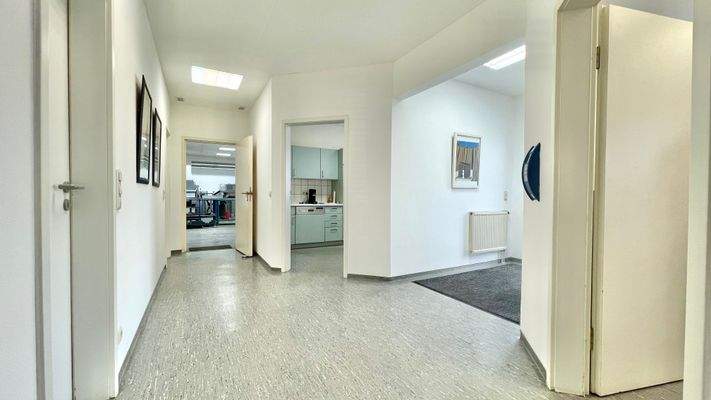 Flur nach dem Eingangsbereich