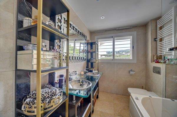 2022_03_11_7121 And8moreN_Y_Interior