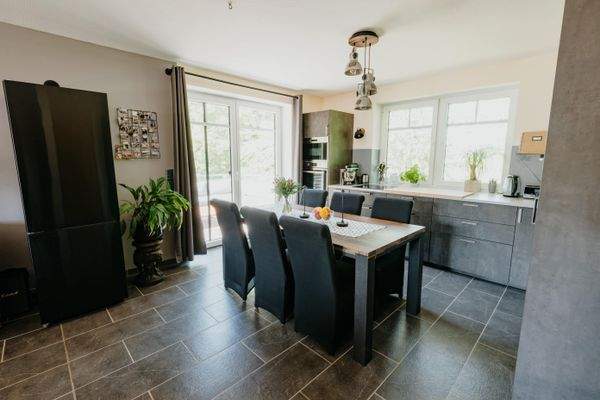 Küche mit Essbereich