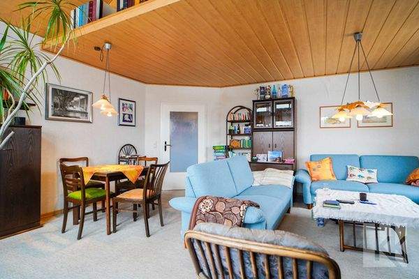 Das Wohnzimmer im Obergeschoss mit...