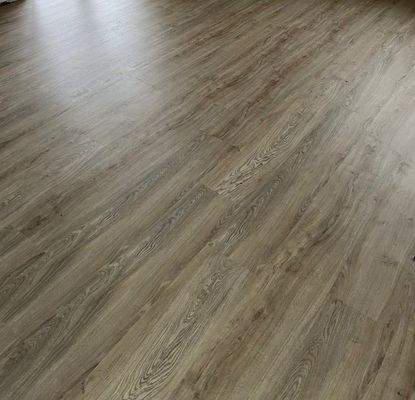 Neuer Vinylfußbodenbelag