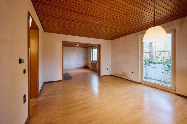 Erdgeschoss, Essbereich mit Blick zum Wohnbereich 