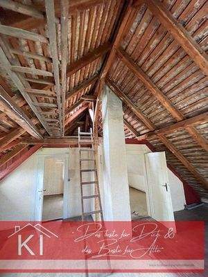 Dachstuhl mit Spitzboden