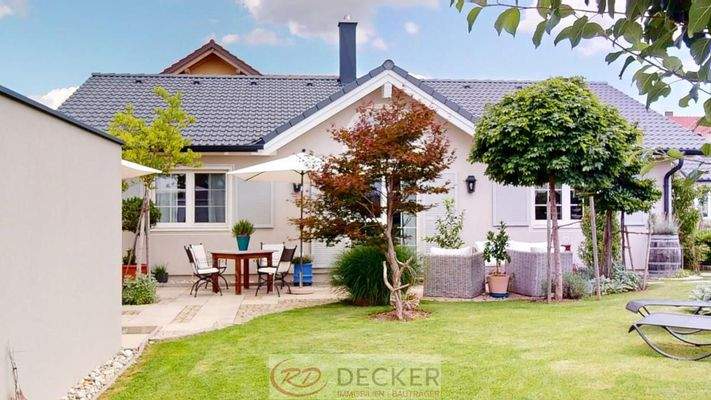 Südwestgarten mit Terrasse