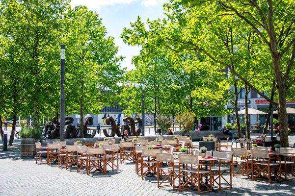 Platz vor der Uber Arena 