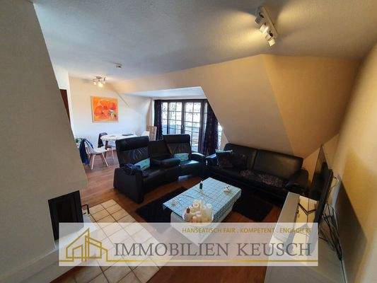 Wohn- Esszimmer mit Kamin