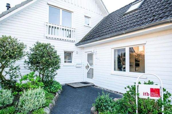 Ostseite, Büroeingang