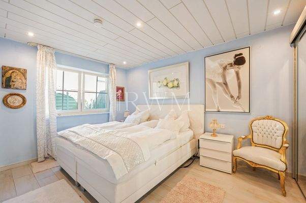 EG Schlafzimmer mit En Suite Bad