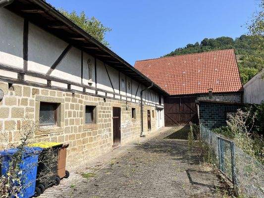 vielseitig nutzbare, intakte Nebengebäude mit Hof