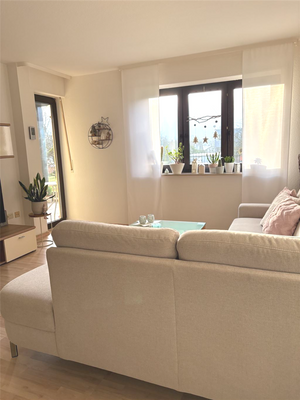 Wohnzimmer mit Süd-Terrasse