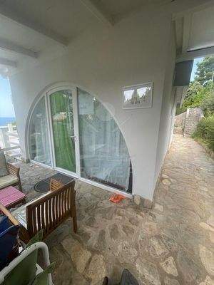 Geräumige Wohnung im Obergeschoss mit Meerblick