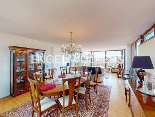 Großzügiger Essbereich