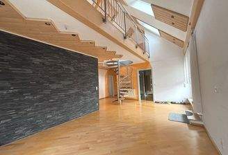 Essbereich mit Galerieblick