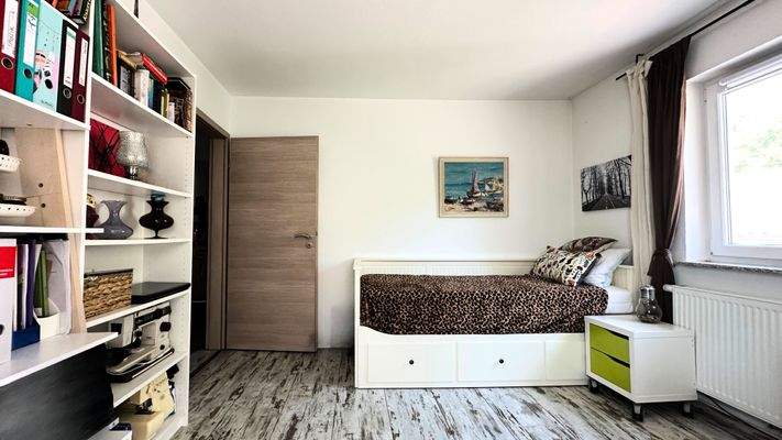 Büro/Schlafzimmer (EG)