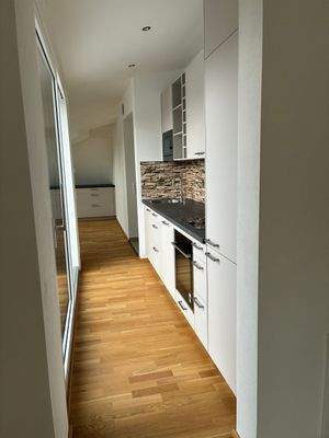 Küche mit Blick ins Speisezimmer