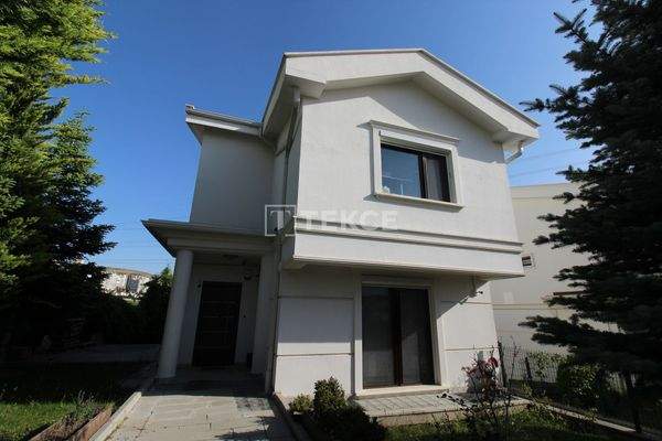 Spacious Stylish Villa with Private Garden in Ankara Çayyolu