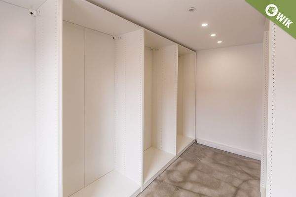 Ankleidemöbelvorbereitung...