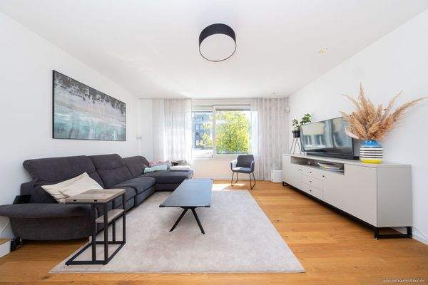 lichtdurchfluteter Wohnbereich