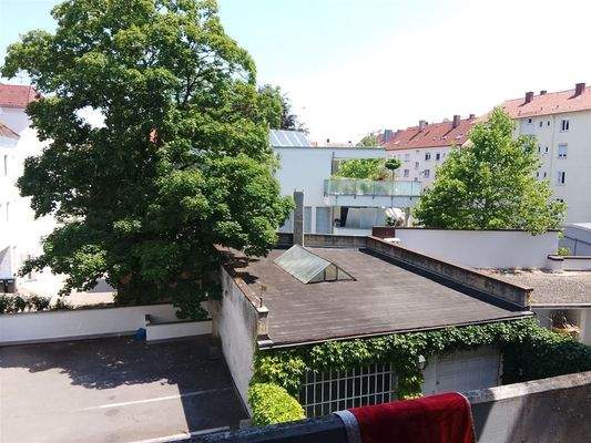 Rückwärtige Ansicht vom Balkon  / Fernblick