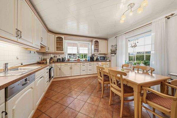 Küche mit Essbereich