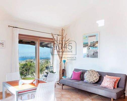 Exklusive Villa mit Meerblick, Pool und Dependance in Arzachena – Sardinien