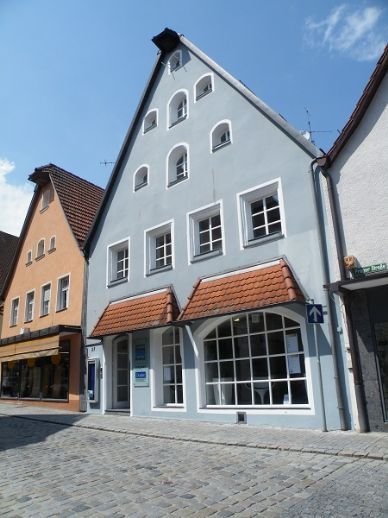 Hersbruck Innenstadtlage: Mehrfamilienhaus mit 6 Wohnungen + 3 Gewerbeeinheiten