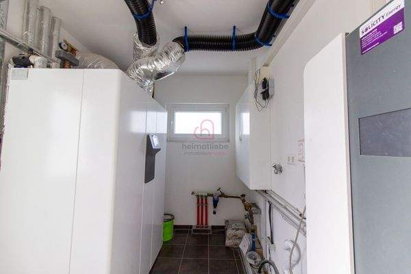 Haustechnikraum im EG mit Batterie