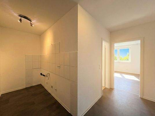 Auch der Küchenbereich ist, wie der Rest der gesamten Wohnung frisch saniert.