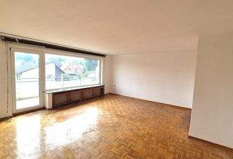 Ihr großes helles Wohnzimmer