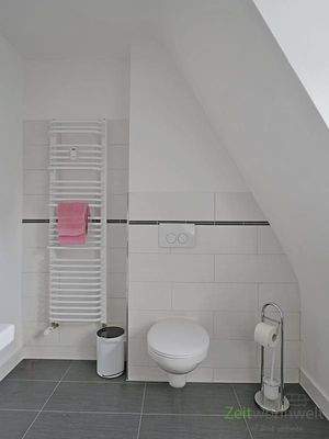 WC und Handtuchheizkörper